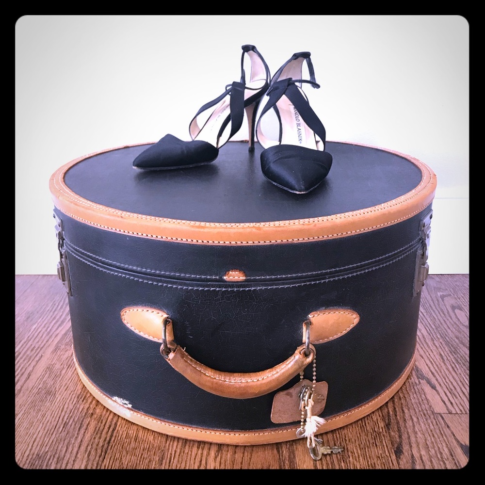 MANOLO BLAHNIK Black Satin Pointed Toe Dress Heel